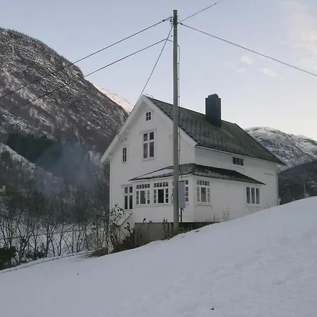 Four-bedroom Holiday In Norddal